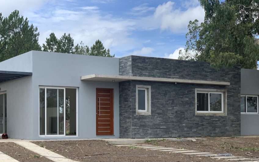 Hermosa casa a estrenar en «Altos Arrayanes»