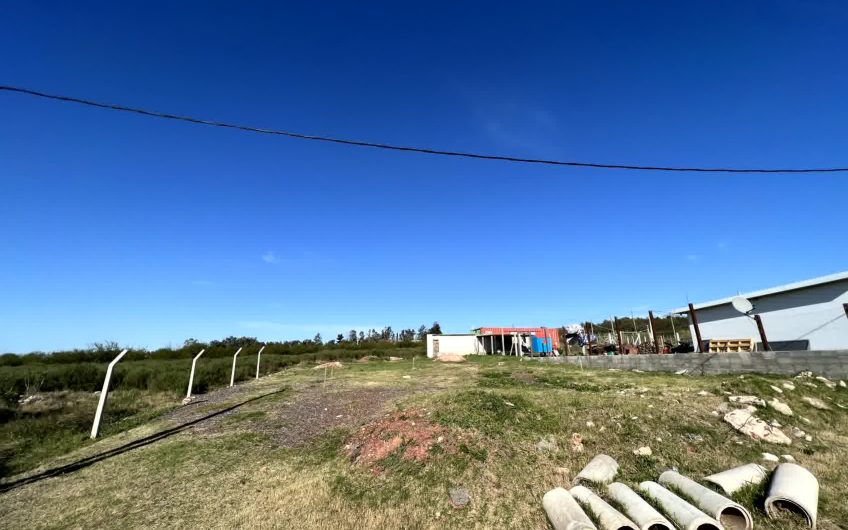 Amplio terreno CAMINO PENSE – Frente a Reductora