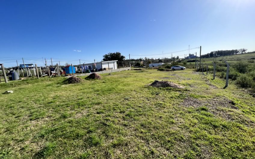 Amplio terreno CAMINO PENSE – Frente a Reductora