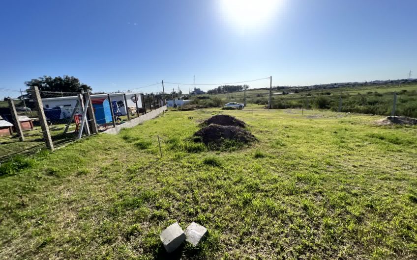Amplio terreno CAMINO PENSE – Frente a Reductora
